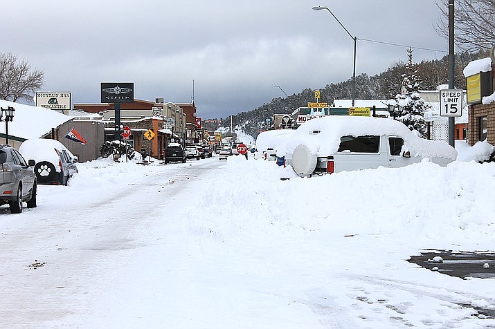 A winter storm in Williams from 2018 made driving around town challenging. (Wendy Howell/WGCN)