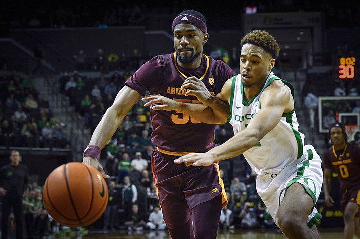 Arizona State guard Devan Cambridge, left, and Oregon guard Keeshawn Barthelemy, right, fight for control of the ball during the second half of a game Thursday, Jan. 12, 2023, in Eugene, Ore. (Andy Nelson/AP)