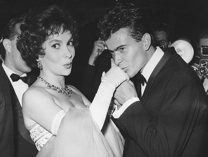 German actor Horst Buchholz kisses the hand of Italian actress Gina Lollobrigida, during the International Film Festival (Berlinale) in Berlin, Germany, July 5, 1958. (AP Photo/Werner Kreusch, File) Lollobrigida has died in Rome at age 95. Italian news agency Lapresse reported Lollobrigida’s death on Monday, Jan. 16, 2023 quoting Tuscany Gov. Eugenio Giani. (Werner Kreusch, AP File)