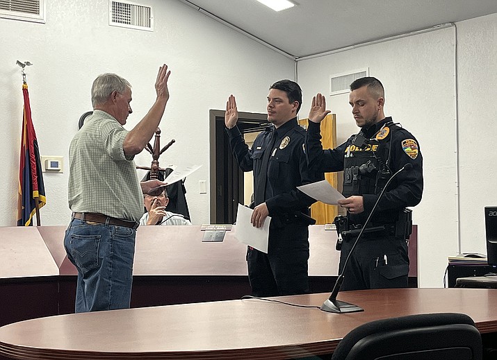 Williams Mayor Don Dent swears in new police officers Blake Hanslik and Cody Neitch during the Jan. 13 City Council meeting. (Summer Serino/WGCN)