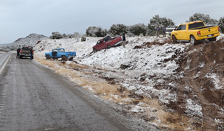 State Route 89A between Cottonwood and Sedona was the scene of numerous slide-offs Friday, Jan. 20, as Sedona received several inches of snow in a second storm in one week. (VVN/Vyto Starinskas)