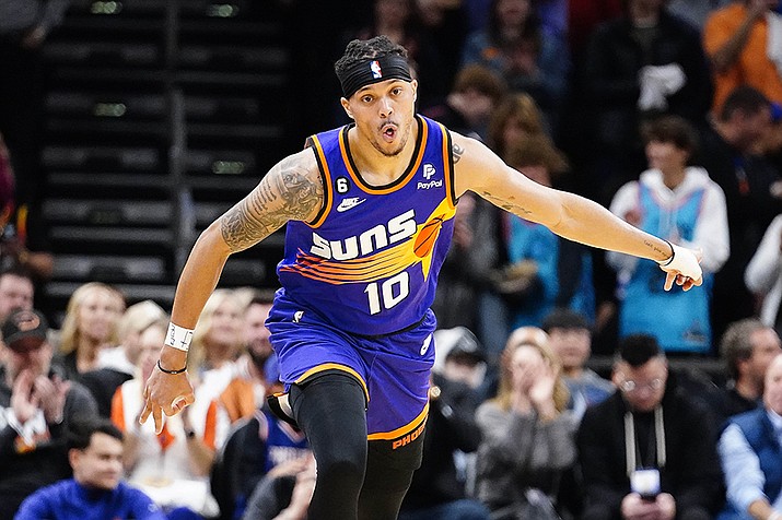 Phoenix Suns' Damion Lee (10) celebrates after a 3-point basket during the first half of an NBA basketball game against the Indiana Pacers in Phoenix, Saturday, Jan. 21, 2023. (Darryl Webb/AP)