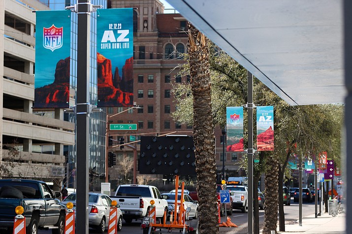 The Arizona Department of Transportation expects traffic to be thick in downtown Phoenix because of events at the Phoenix Convention Center, Footprint Center and Margaret T. Hance Park. Cars wait at a stoplight on 1st and Monroe streets in Phoenix on Feb. 2, 2023. (Logan Camden/Cronkite News)