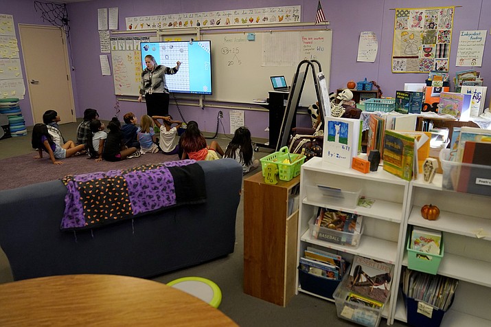 Whittier Elementary School teacher Kaitlyn Dewey instructs her students, Tuesday, Oct. 18, 2022 in Mesa, Ariz. (Matt York/AP, file)