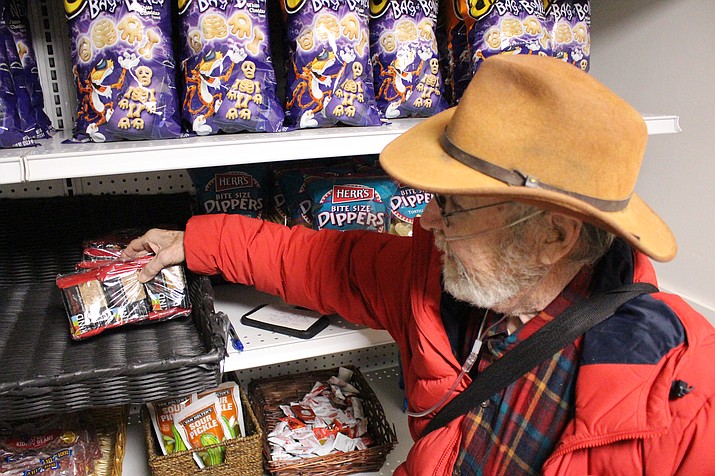 Mike Scott stocks the Grand Canyon Food Pantry. (Joseph Giddens/WGCN)