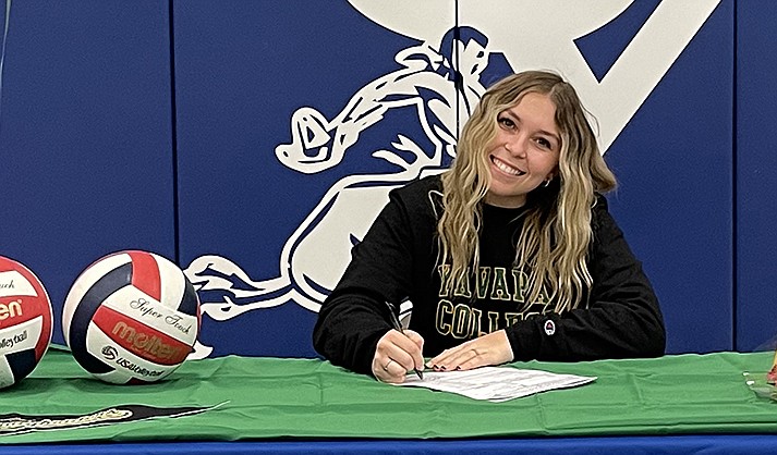 Jaydyn Rayburn signing her Letter of Intent to play volleyball at Yavapai Community College. (Courtesy/Jill Rayburn)