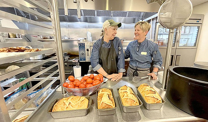 Kelley Foy (right), the manager of the Yavapai College’s Greenhouse Café in Clarkdale, and Shea Day work in the café Thursday, April 27, 2023. (VVN/Vyto Starinskas)