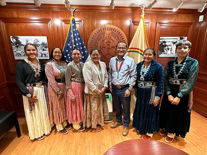 Five Awarded Navajo Nation Bilingual Seal Award | Navajo-Hopi Observer ...