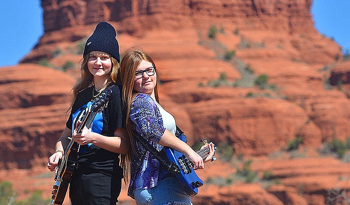 Gracie and Tivona Moskoff, multi-instrumentalist sisters out of Sedona, are playing at Lyzzard’s Lounge on Friday, June 2, 2023. (Vyto Starinskas, Verde News/Courtesy photo)