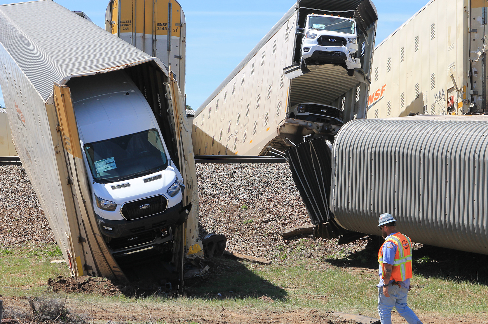 23 freight cars, dozens of new vehicles damaged in BNSF train
