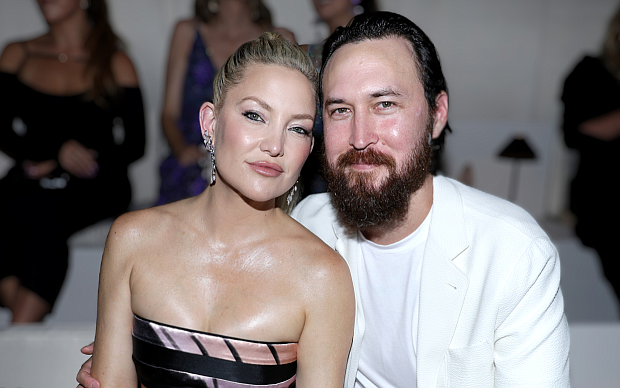 Kate Hudson Details Trip to Paris in Pics With Fiancé Danny