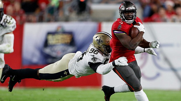 Buccaneers plan to release RB Leonard Fournette