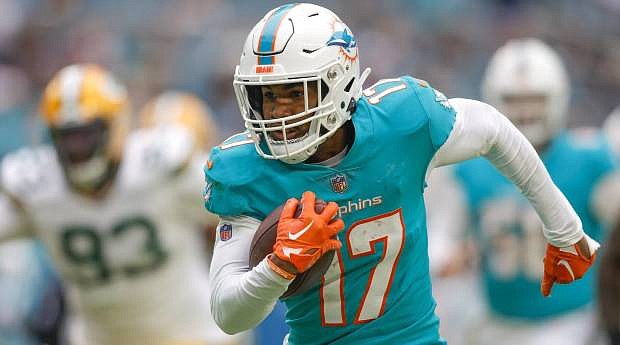 Dolphins' Jaylen Waddle 'Fine' After Practice Midsection Injury