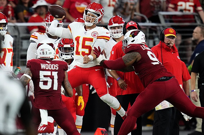 Kansas City Chiefs quarterback Patrick Mahomes (15) passes against