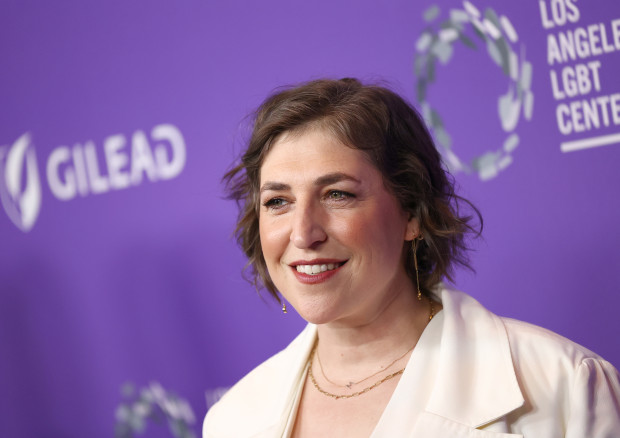 Mayim Bialik Porn Fan - Jeopardy!'s Mayim Bialik Worries Fans With Photo From Hospital Bed | The  Verde Independent | Cottonwood, AZ