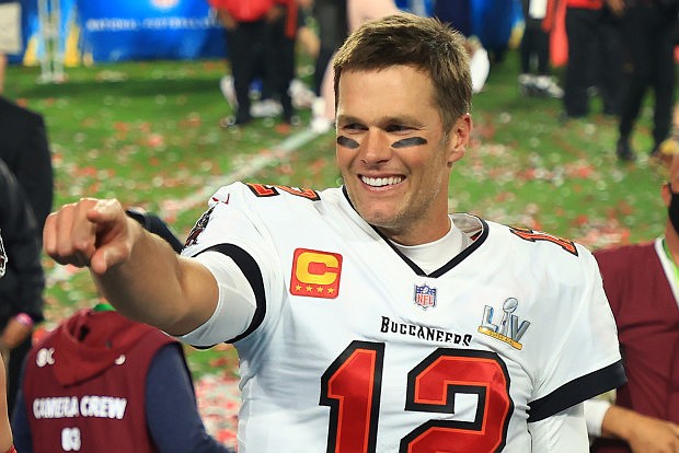 Tom Brady's teammates honored him with a special shirt at Buccaneers' Super  Bowl parade