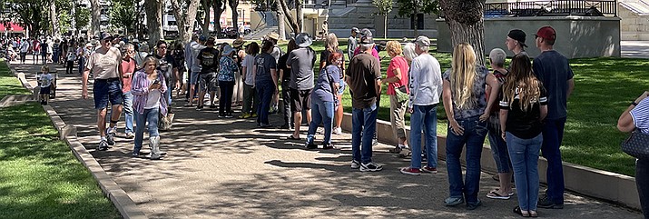 A line snaked around the courthouse plaza for the annual Empty Bowls event Sunday, Sept. 17, 2023. (Jim Wright/Courier)