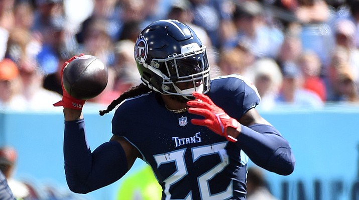 NFL Memes - Derrick Henry posing for a family photo