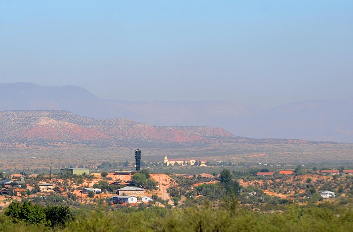 Smoke from the Cecil Fire rolled into Sedona and Verde Valley as the lightning-caused fire in Coconino County grew from 500 acres on Wednesday to more than 2,000 acres over the weekend. (VVN/Vyto Starinskas)