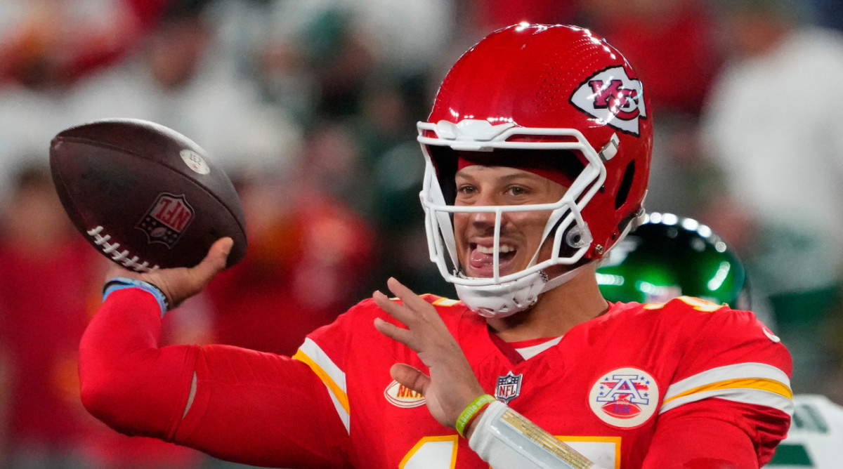 Reasons abound for Chiefs QB Patrick Mahomes' struggles