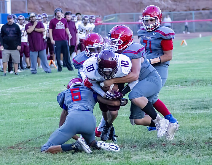 The Holbrook varsity football team played in an earlier season game with Winslow. (Photo/Josue Barrios/El Big Guy Photography)
