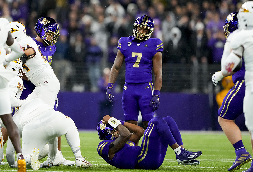 Powell returns late interception 89 yards for TD, No. 5 Washington