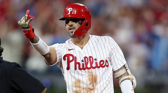 Castellanos' blasts lift Phillies in 10