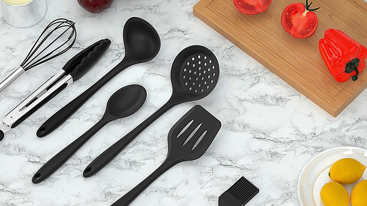 https://westernnews.media.clients.ellingtoncms.com/img/photos/2023/11/13/aothod-15-piece-utensil-set-_t715.jpg?529764a1de2bdd0f74a9fb4f856b01a9d617b3e9