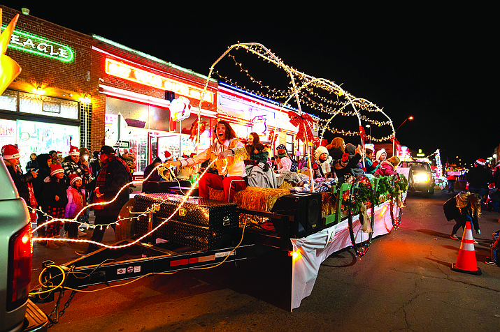A sleigh ride float at last year's Christmas parade. (Photo/WGCN)