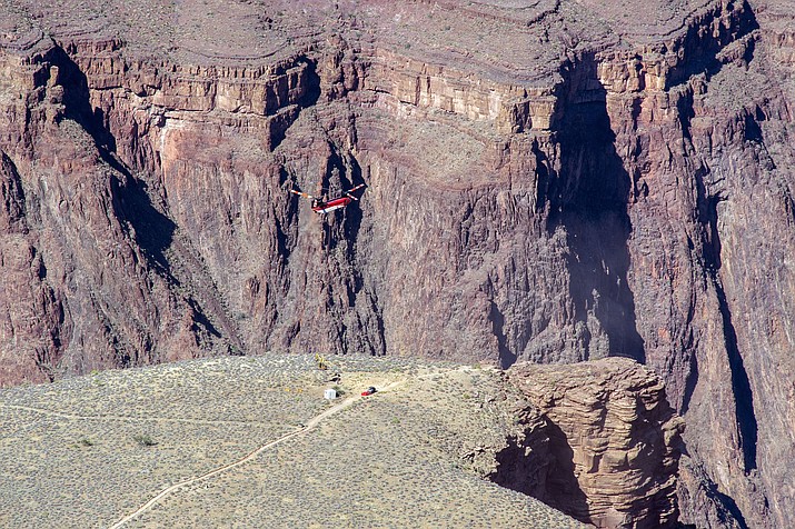 A heavy lift helicopter delivers supplies and materials to Plateau Point on Oct. 17, 2023. (Photo/M. Quinn, NPS)