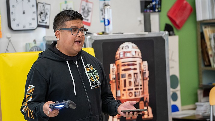 Duane Koyawena was invited to  Thomas Elementary School in Flagstaff to show HOPI R2 to display the artwork and talk about its construction and engineering. (Photos/Flagstaff Unified School District)