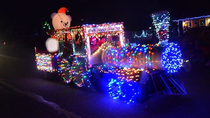 Christmas takes over Camp Verde with Parade of Lights, bazaar