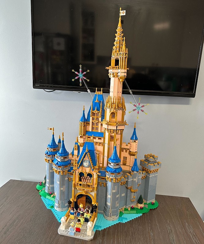 Lego disney castle dimensions hot sale