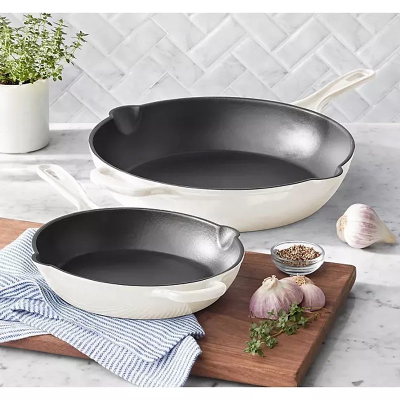 https://westernnews.media.clients.ellingtoncms.com/img/photos/2023/12/28/memebers-mark-cast-iron-skillet-set.jpg