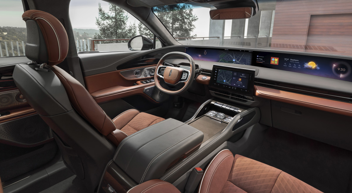 Lincoln's latest luxury cruiser is a Googlepowered smartphone on