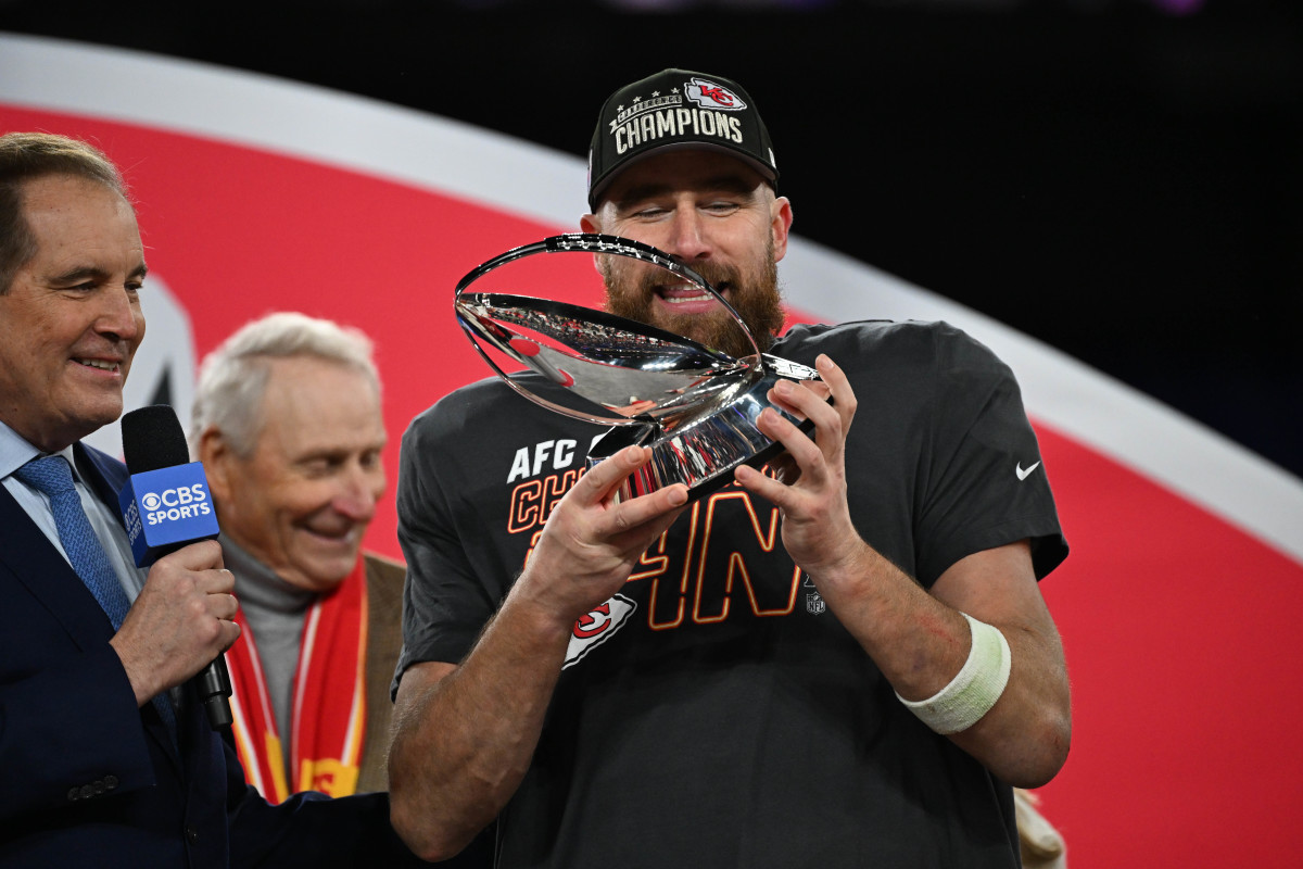 Travis Kelce's 'New Heights' Podcast Tweeted Perfect Message for Haters  After Chiefs' Win | The Verde Independent | Cottonwood, AZ