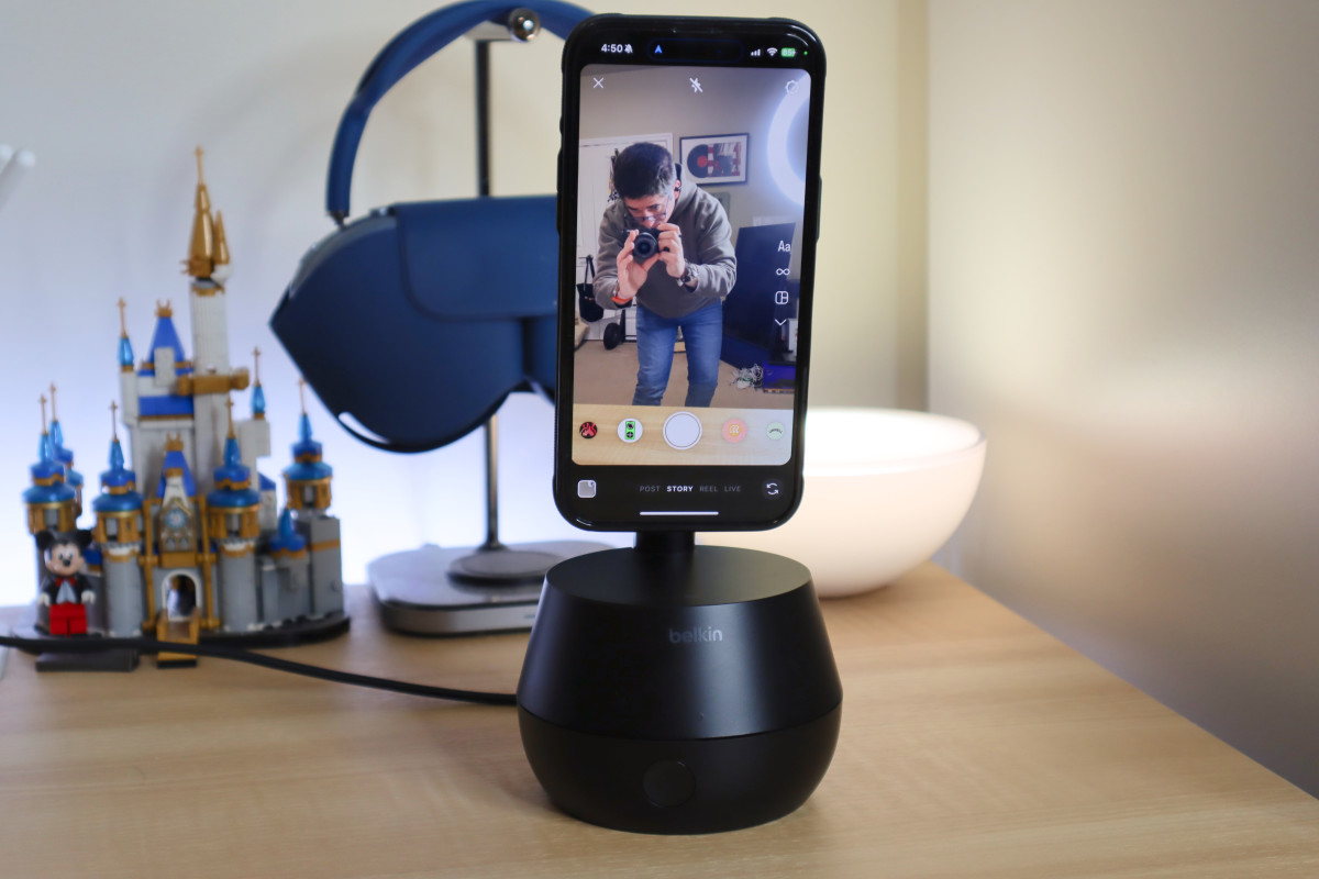 Auto-Tracking Stand Pro with DockKit for iPhone