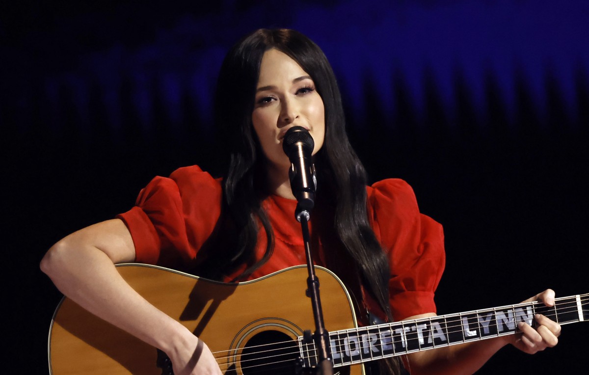 Kacey Musgraves Shares Terrifying Moment During Music Video Shoot in ...