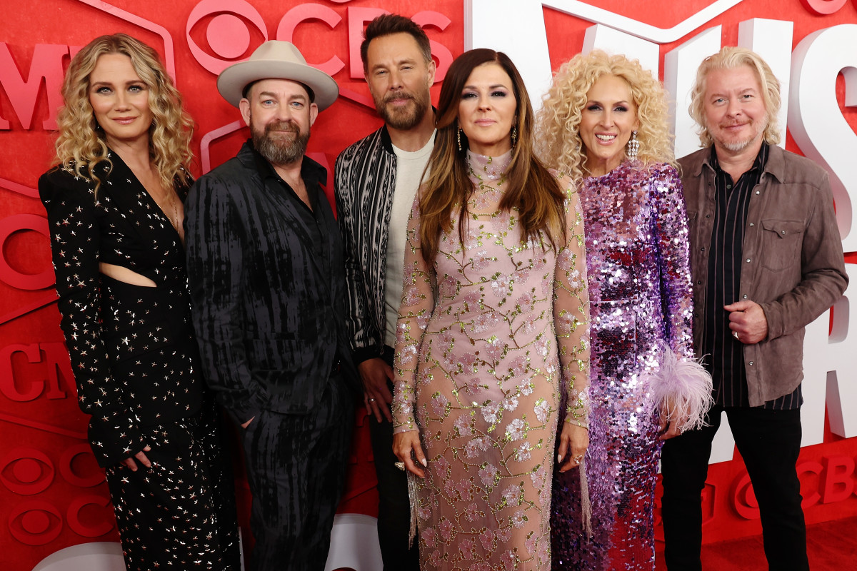 Sugarland and Little Big Town Reunite for Historic CMT Performance That