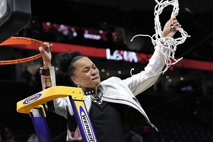 Perfect ending: South Carolina's Dawn Staley wins third national title as Gamecocks  down Clark, Iowa | The Daily Courier | Prescott, AZ