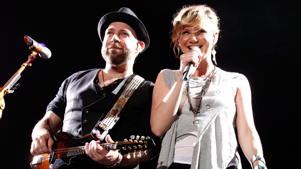 Wait, Did Sugarland Break Up? Is the Band Back Together? Williams